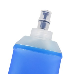 Преносливо шише за мека вода што се склопува со мека колба